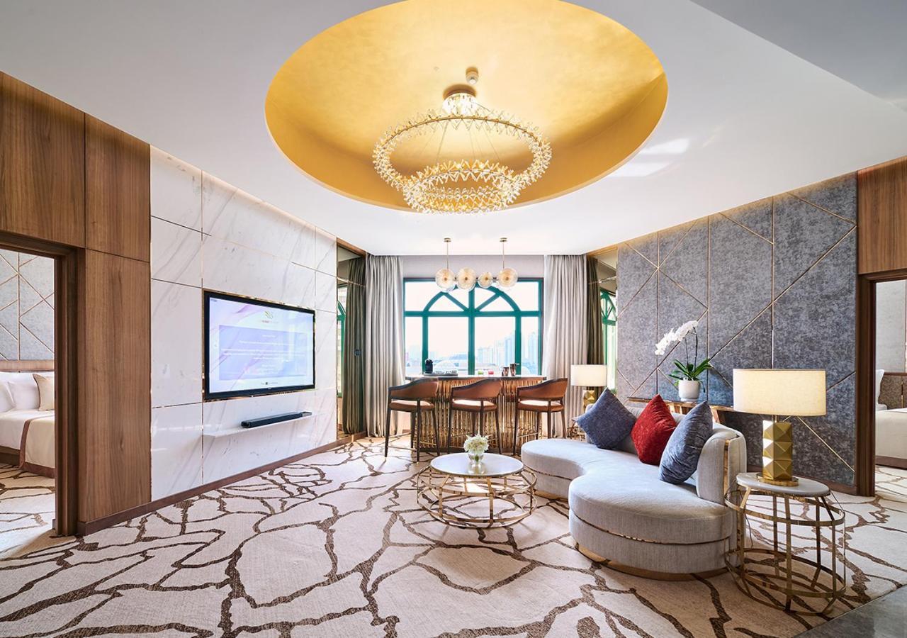 Sunway Resort Hotel Petaling Jaya Exteriör bild A suite at the hotel