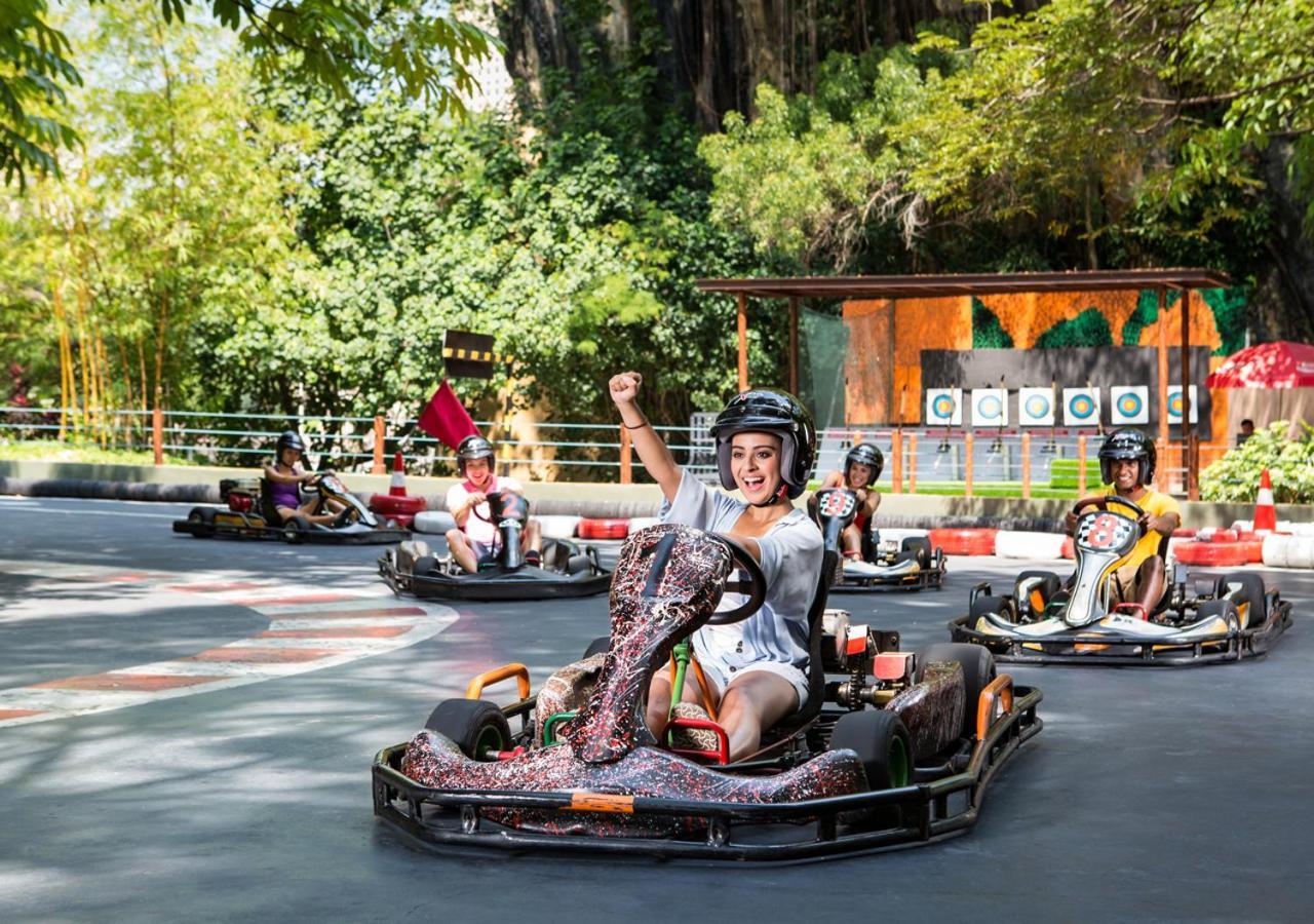 Sunway Resort Hotel Petaling Jaya Exteriör bild Kart racing at the park